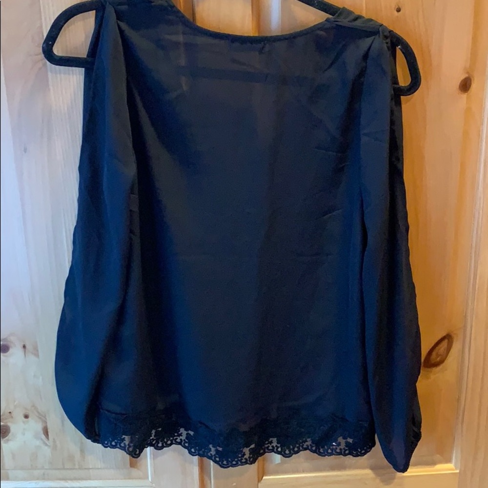 blouse - Picture 2 of 4